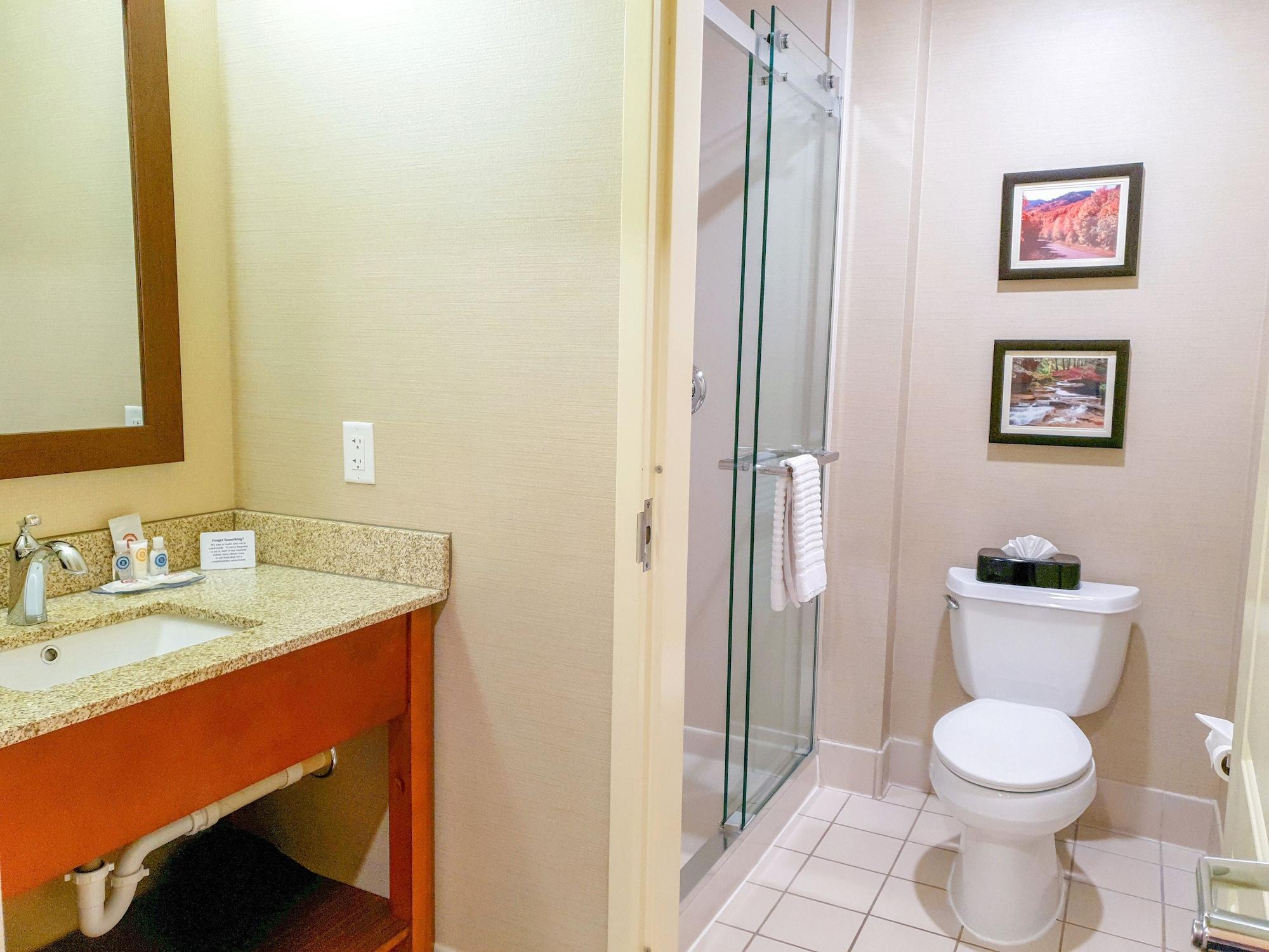 Comfort Inn & Suites Logan Near University Exteriér fotografie