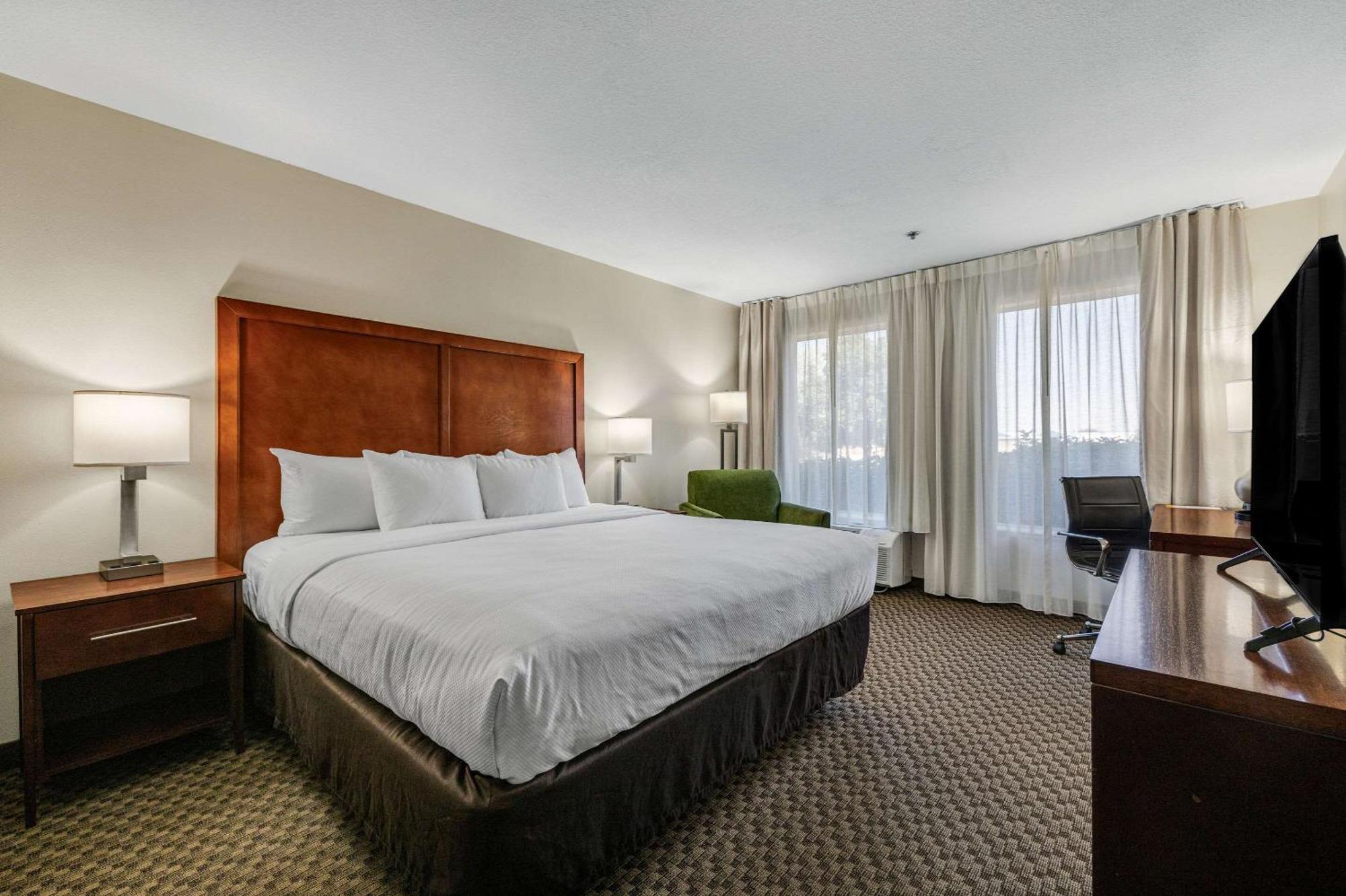 Comfort Inn & Suites Logan Near University Exteriér fotografie