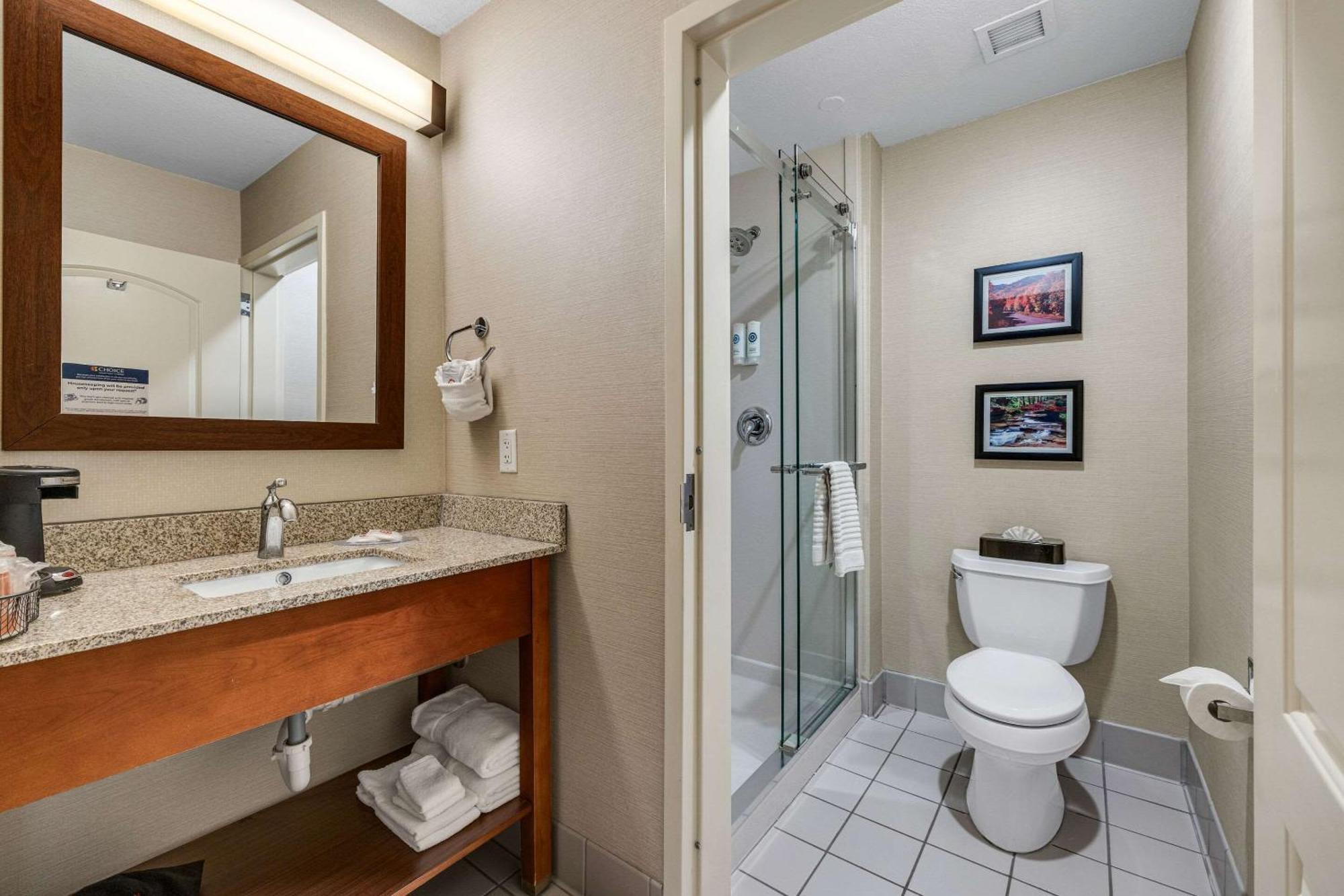 Comfort Inn & Suites Logan Near University Exteriér fotografie